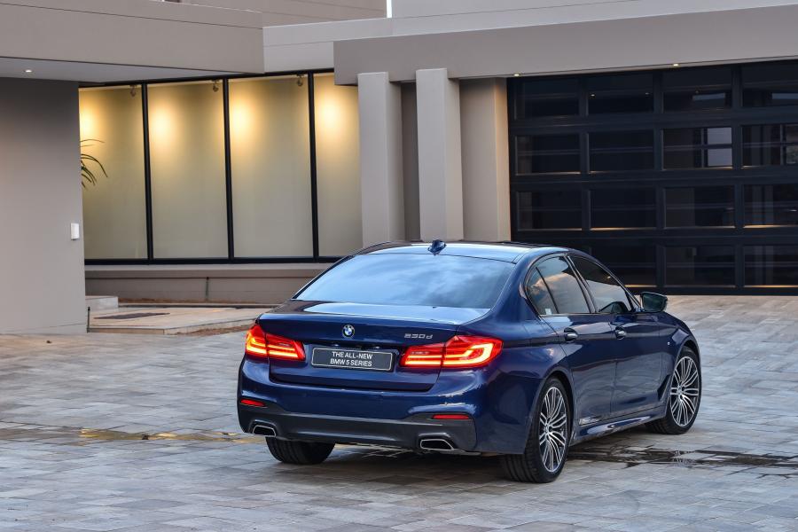  BMW 530d Sedan M Sport 2017 года  (ZA) (фото 15 из 40)